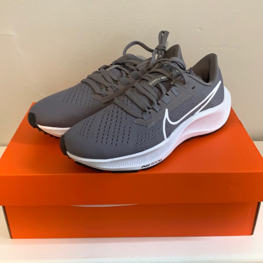 NWB Nike Air Zoom Pegasus sneakers